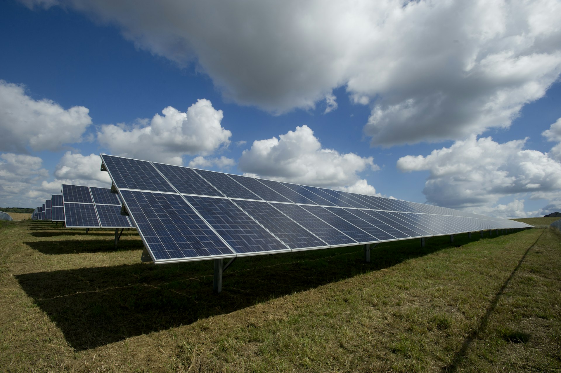 Installation de panneaux solaires photovoltaiques sur toiture